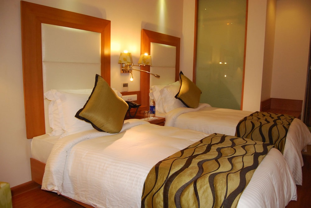AMBROSIA SAROVAR PORTICO 19/50