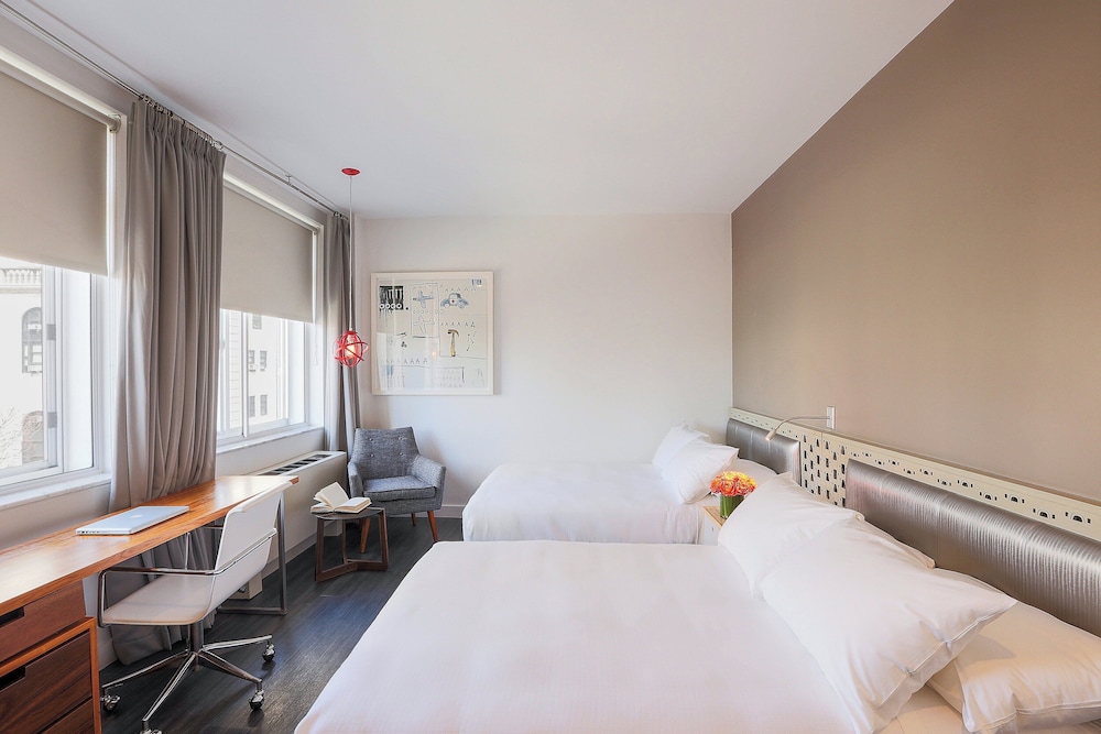STANDARD, 2 DOUBLE BEDS