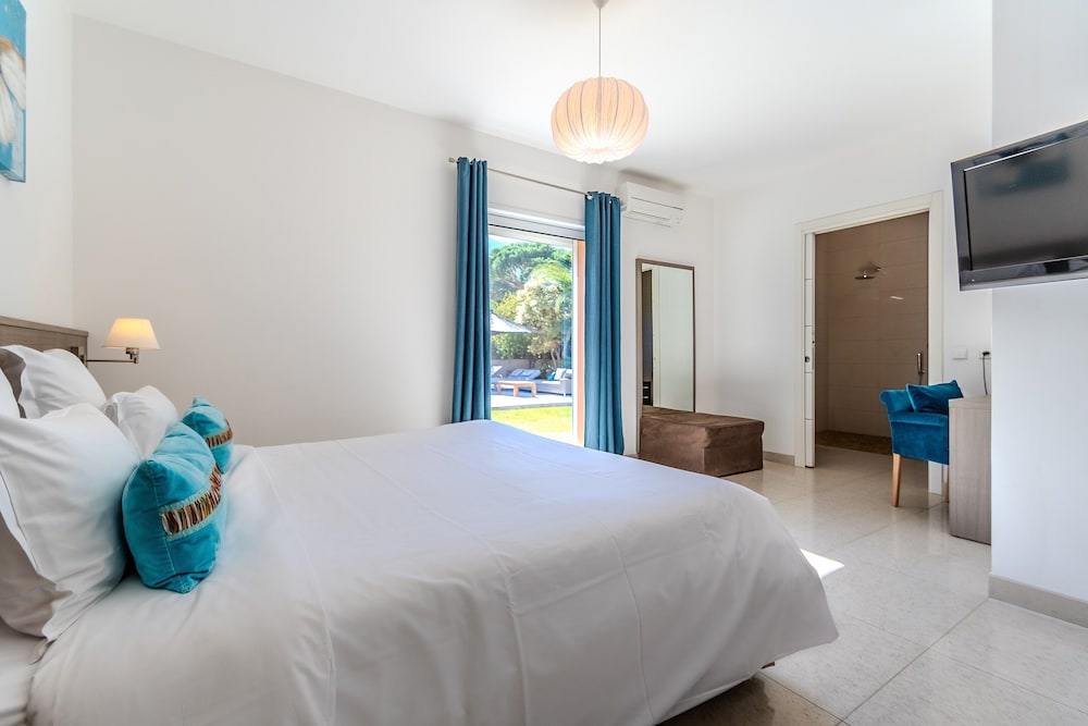 Master, Suite, Villa, King Bed, Pool Side