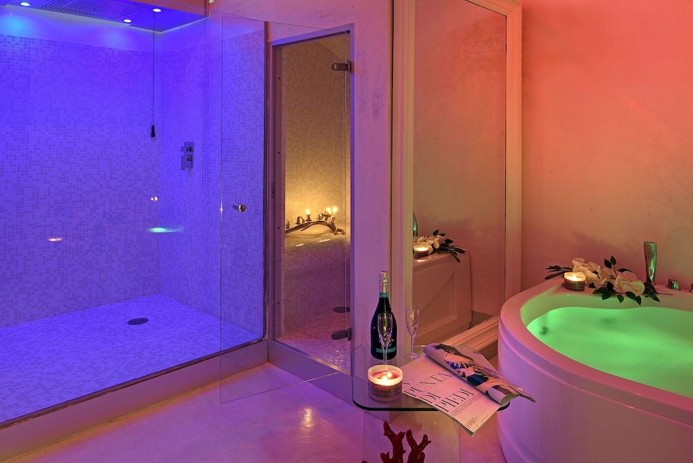 Napoli Rooms&Suite 50/50