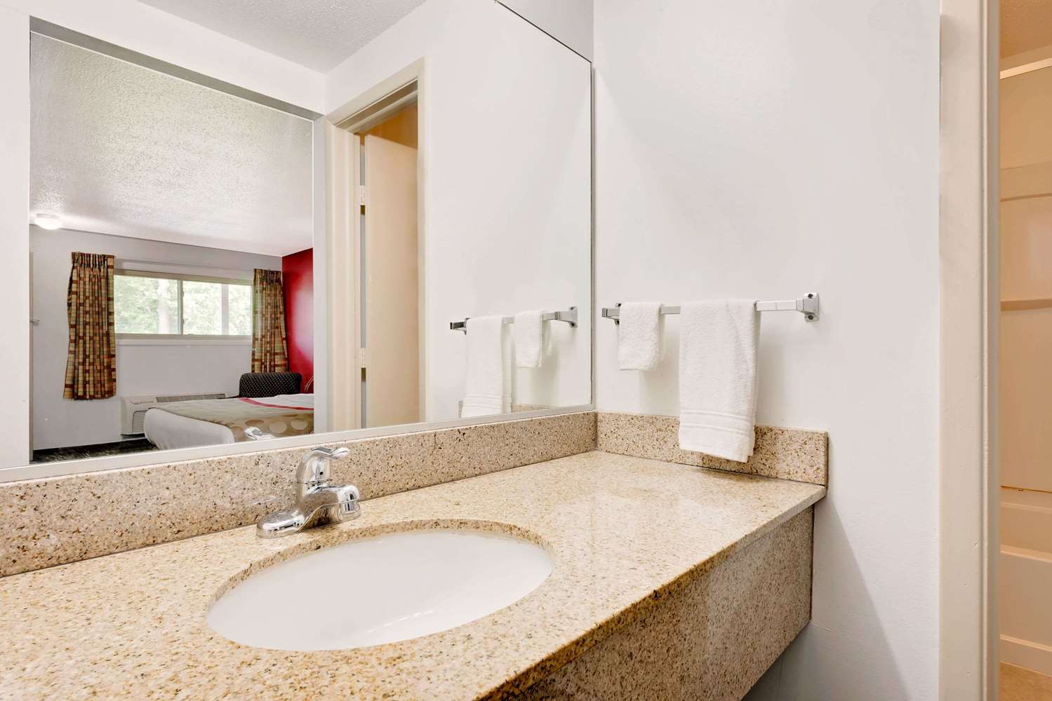 Ramada by Wyndham Cleveland Airport West 34/35
