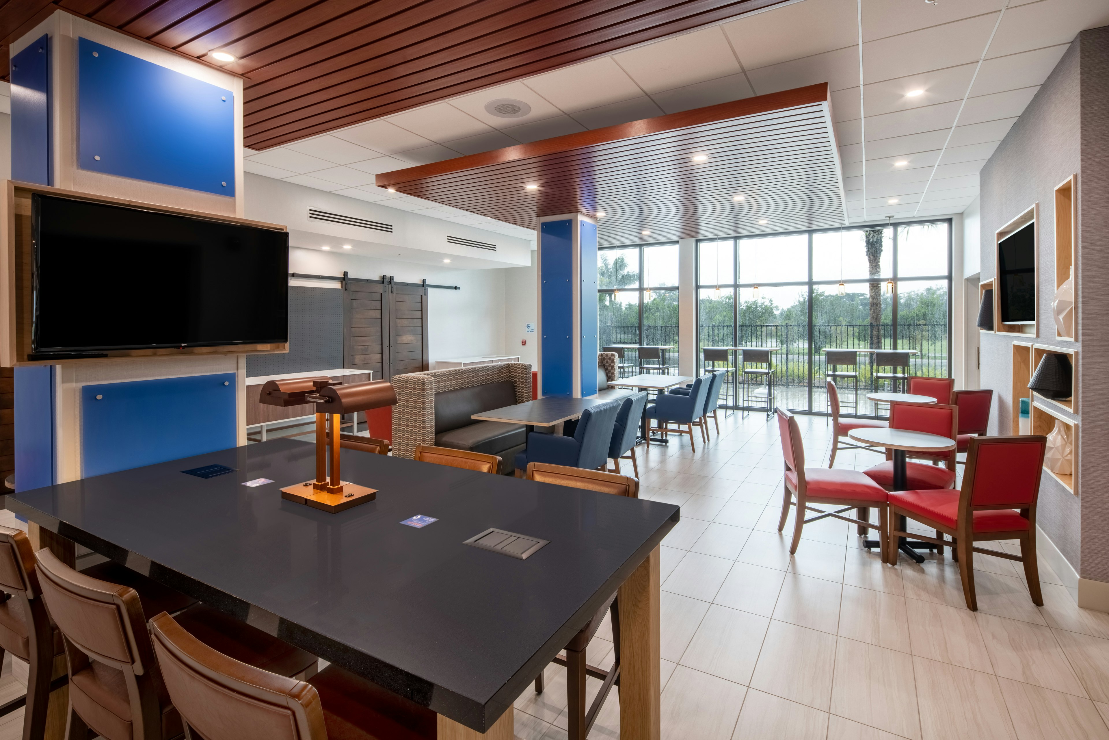 Holiday Inn Express & Suites Ft Myers Beach-Sanibel Gateway 16/23