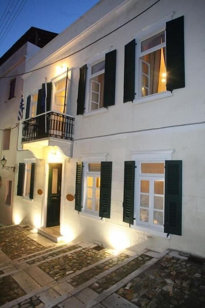 En Ermoupoli 4/50