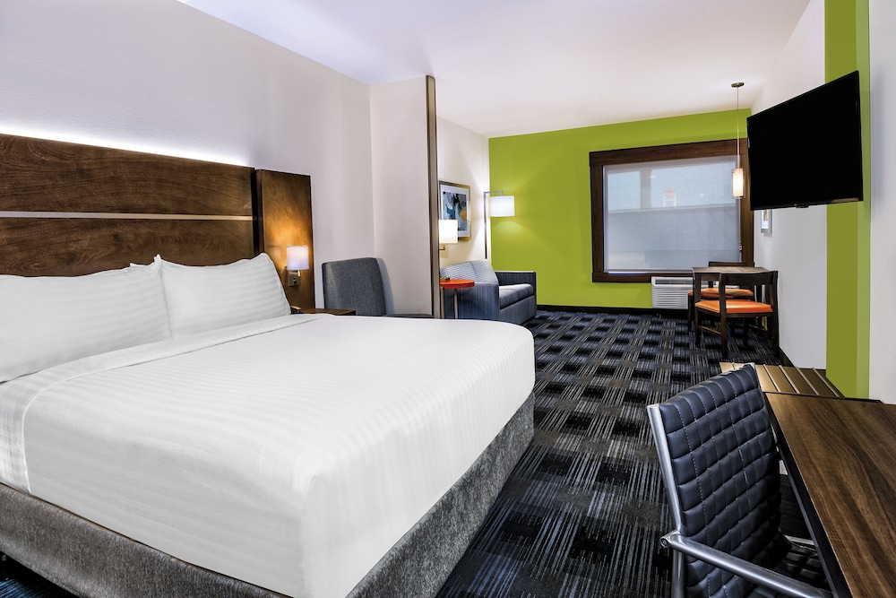 Suite, King Bed, Accessible