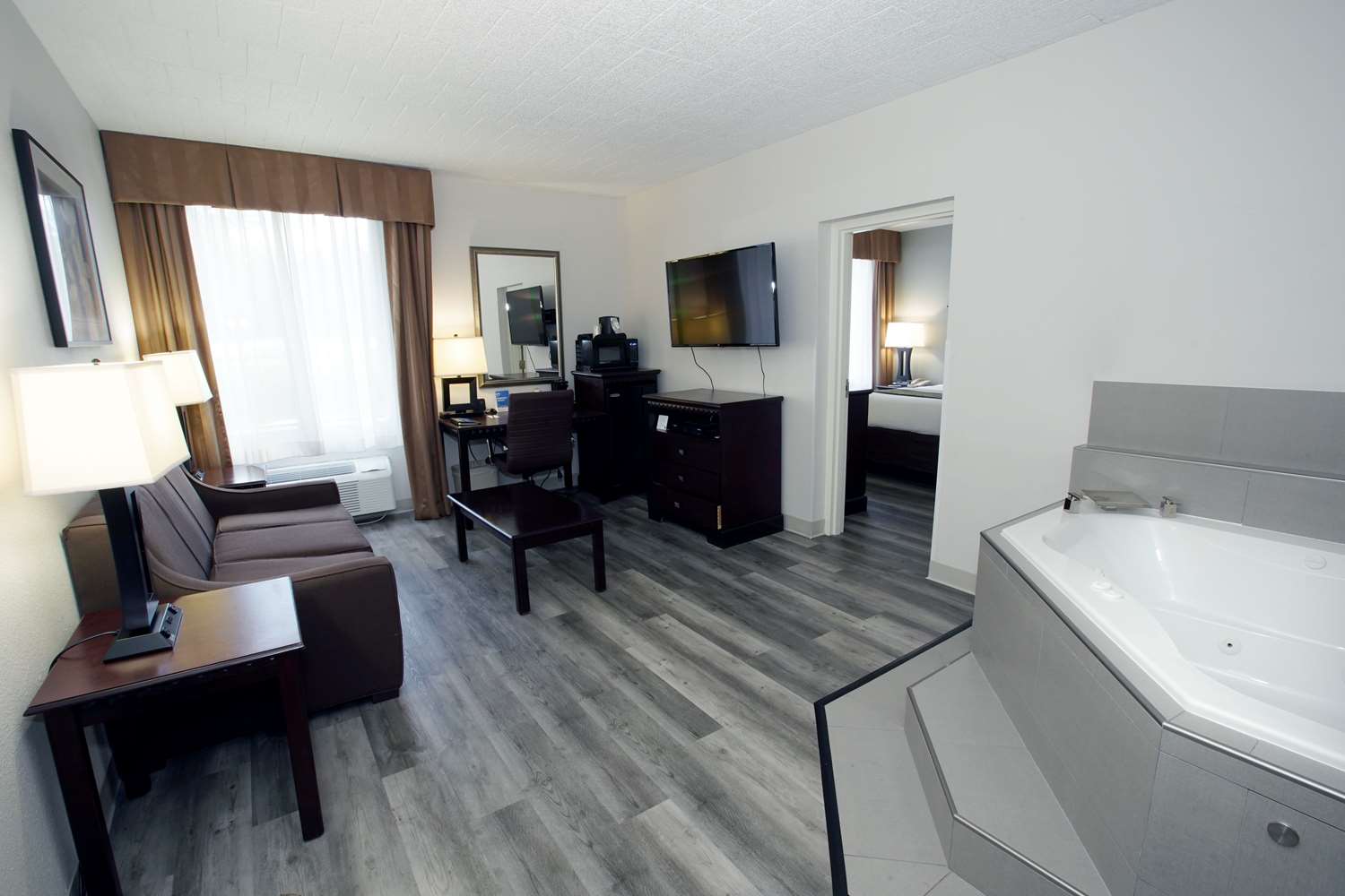 جناح بسرير كينج مع أريكة، Best Western Paramus Hotel & Suites 3/3