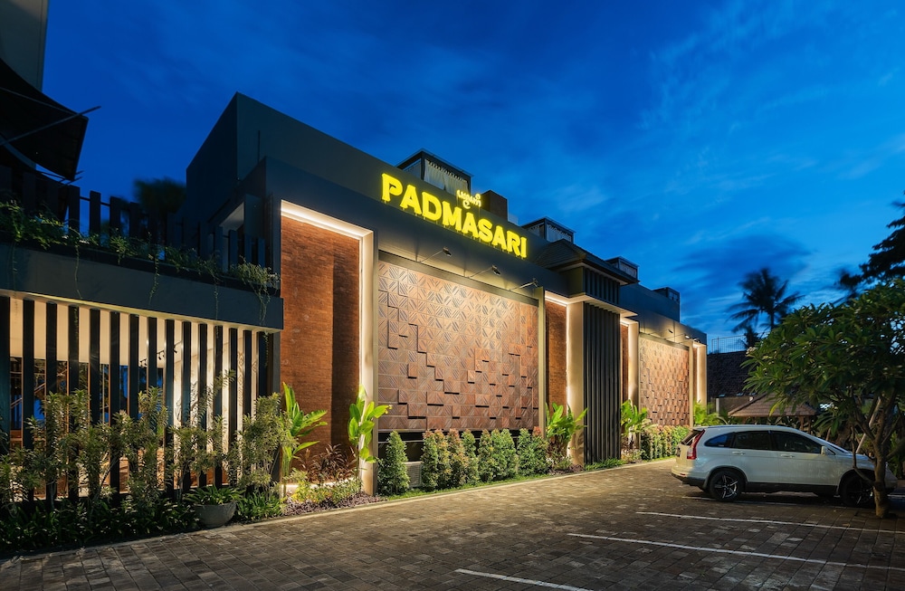 Padma Sari Hotel 38/46