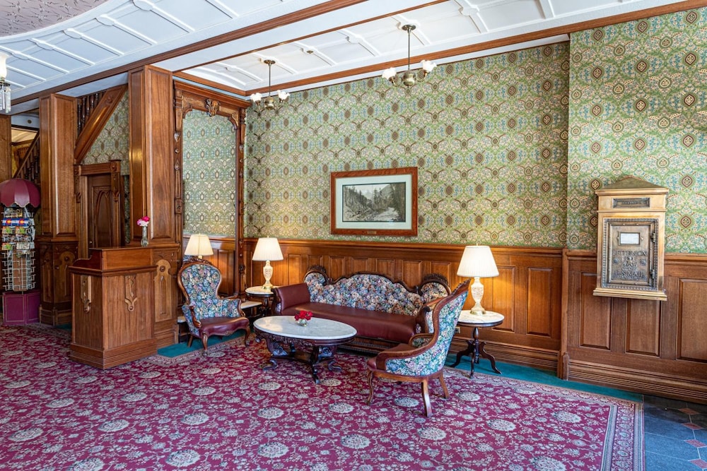 HISTORIC STRATER HOTEL 42/68