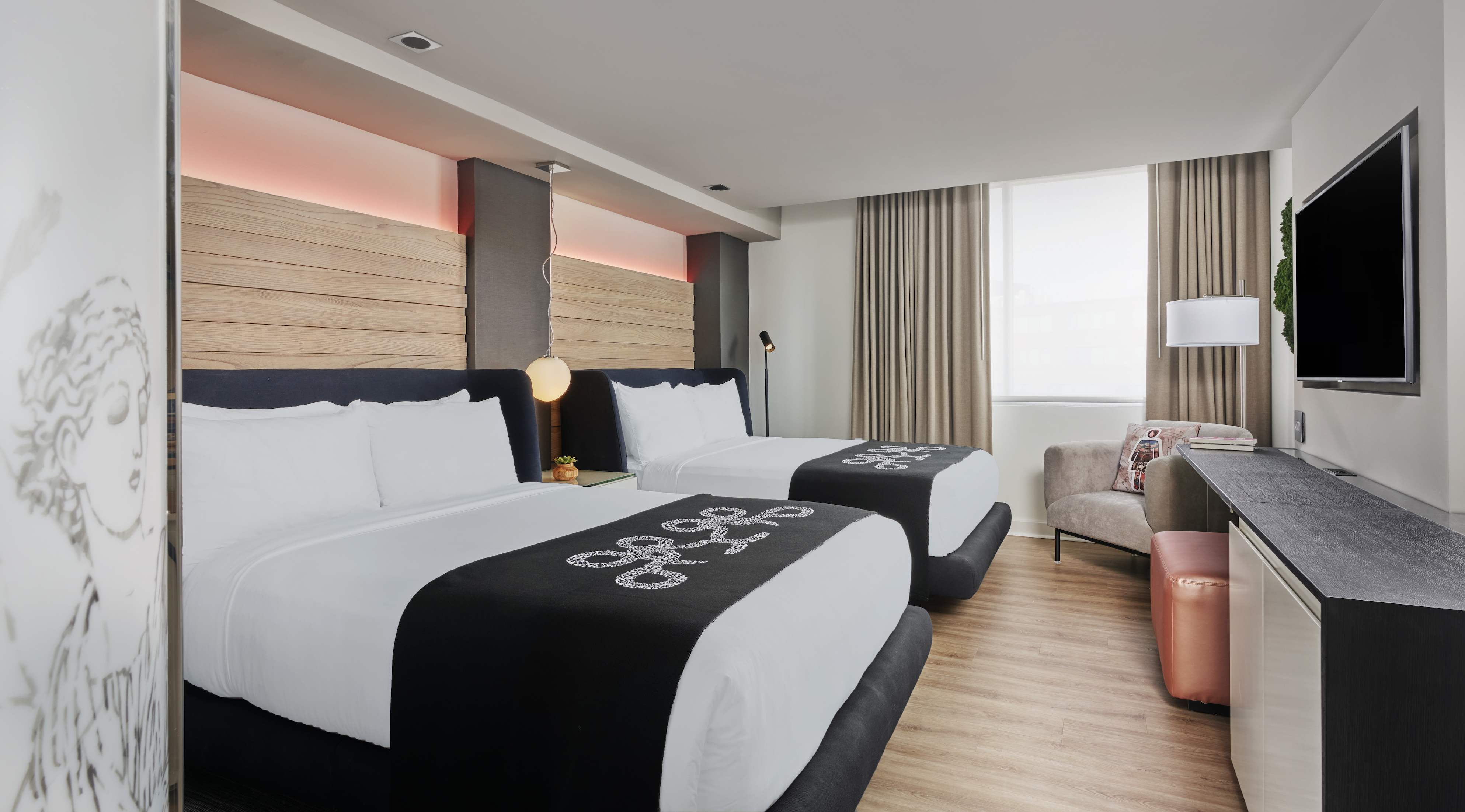 City, Zena, 2 Queen Beds