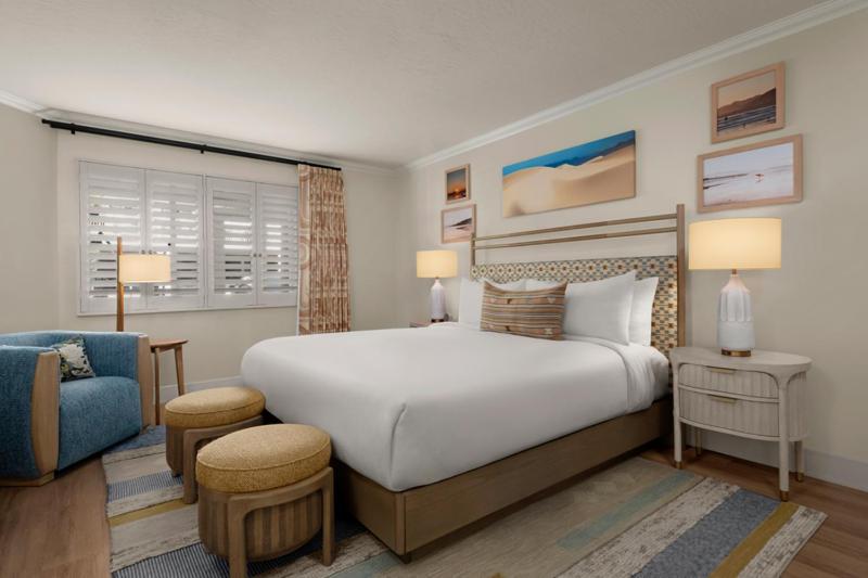 1 Bedroom, Suite, King Bed, Ocean Front, Sofa