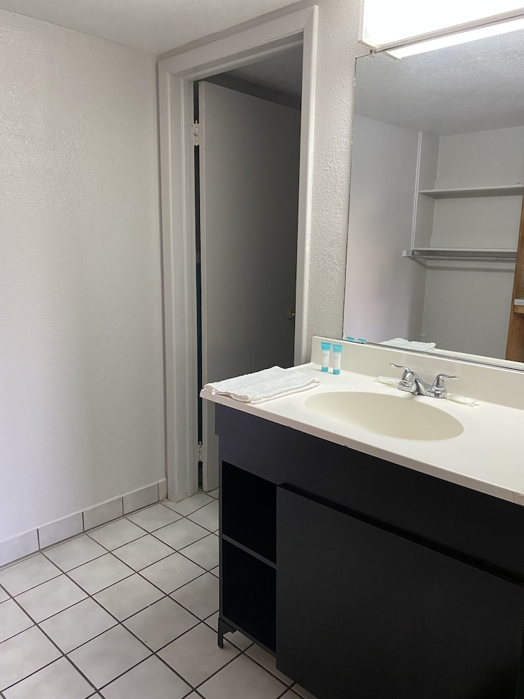 Travelodge by Wyndham Farmington Hwy 64 28/70