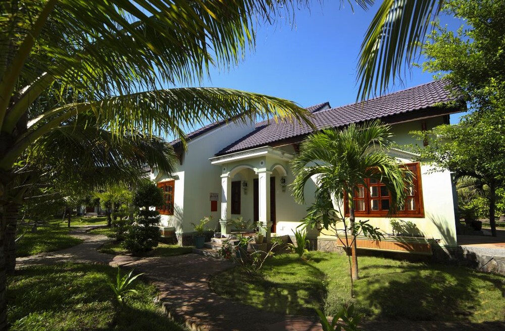 Con Ga Vang Resort 61/67