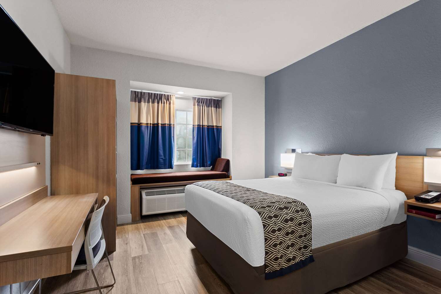 Microtel Inn Suites By Wyndham Zephyrhills 15/48