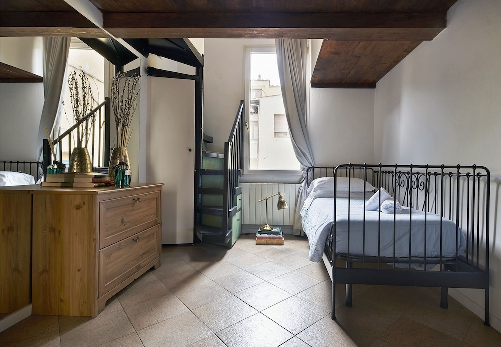 A Few Steps to The Duomo Majestic 5BD Apt 8/29