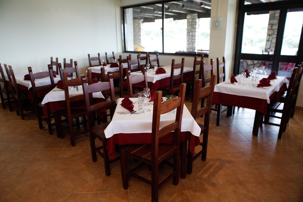 HOTEL ZLATNI LAV 28/37
