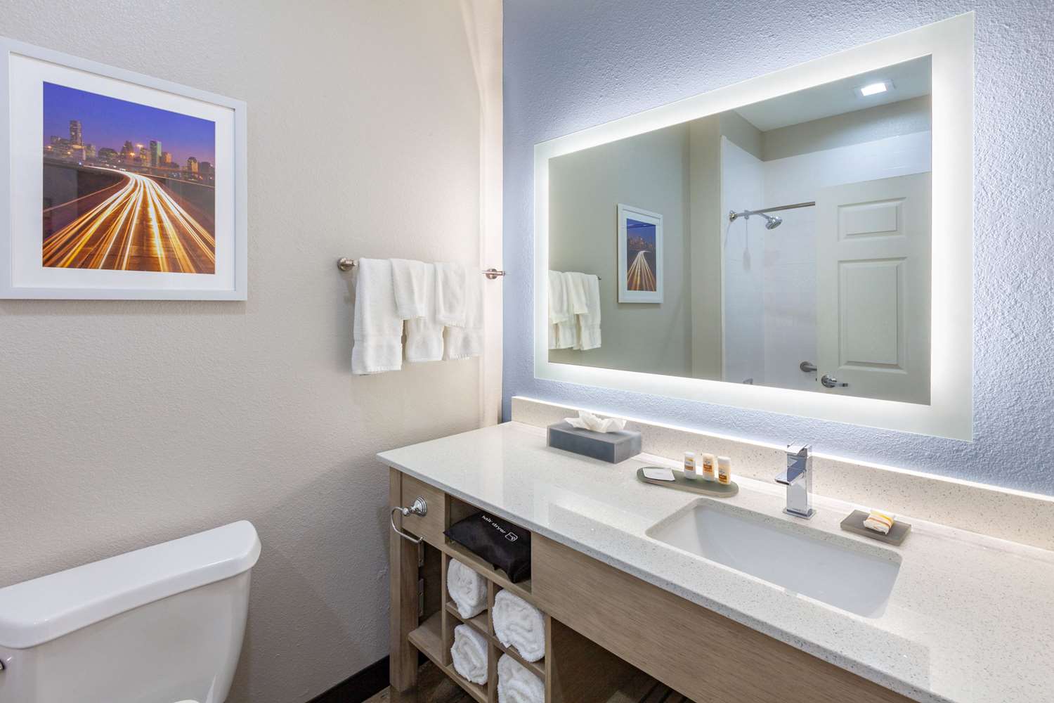 La Quinta Inn & Suites by Wyndham Houston Channelview 66/66