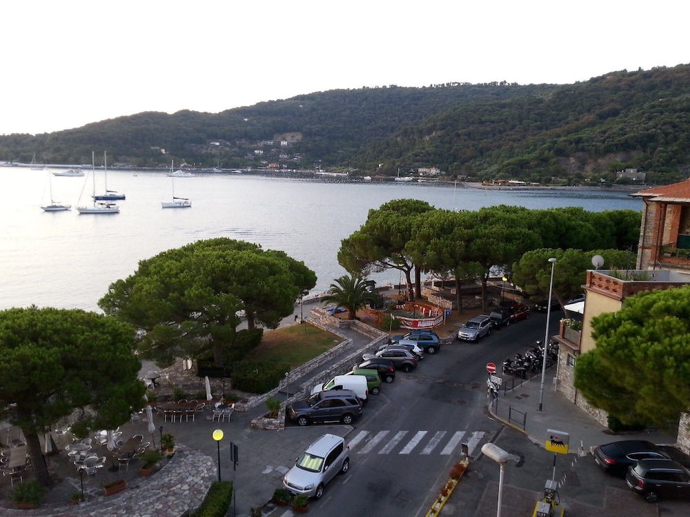 Hotel Belvedere 8/11