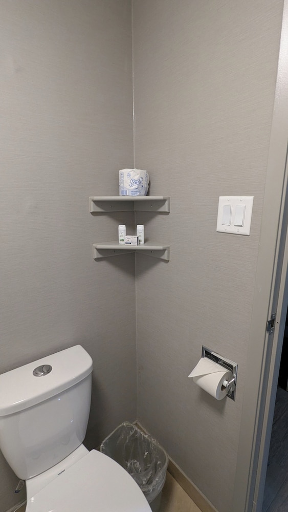 Ramada by Wyndham Medicine Hat 73/75