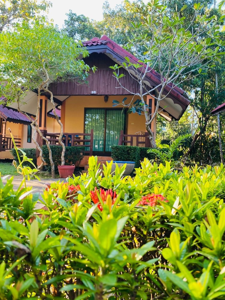 Kaibae Hut Resort 8/66