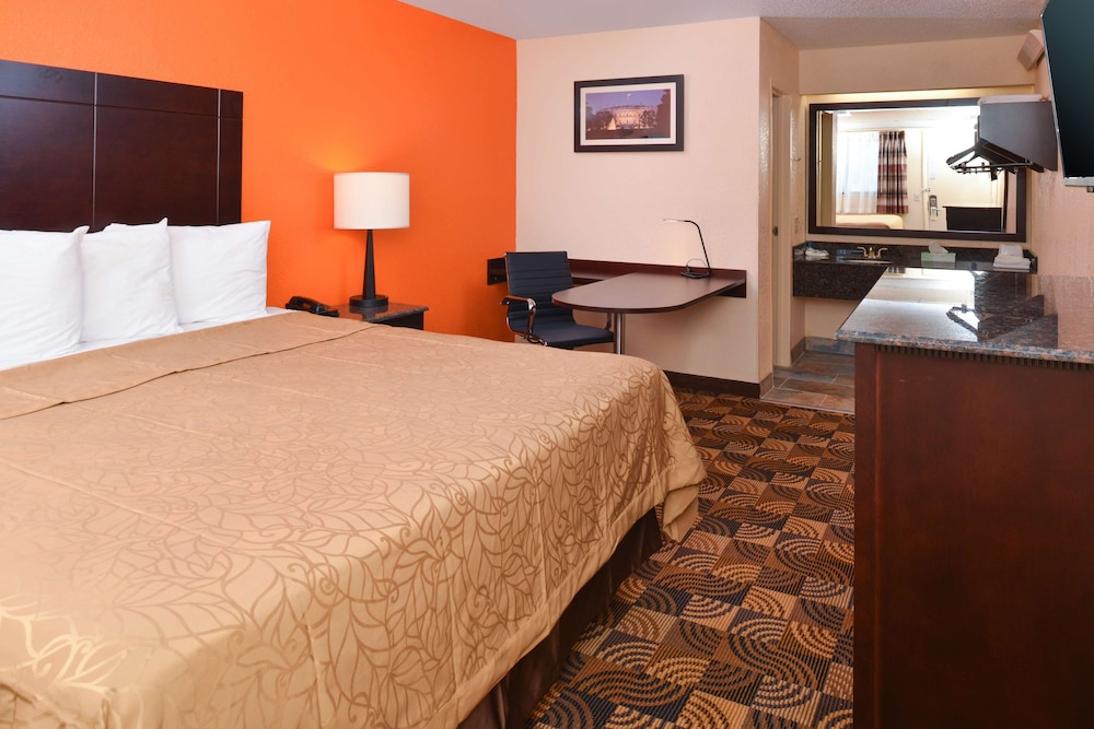 Americas Best Value Inn Pittsburgh Airport 18/36