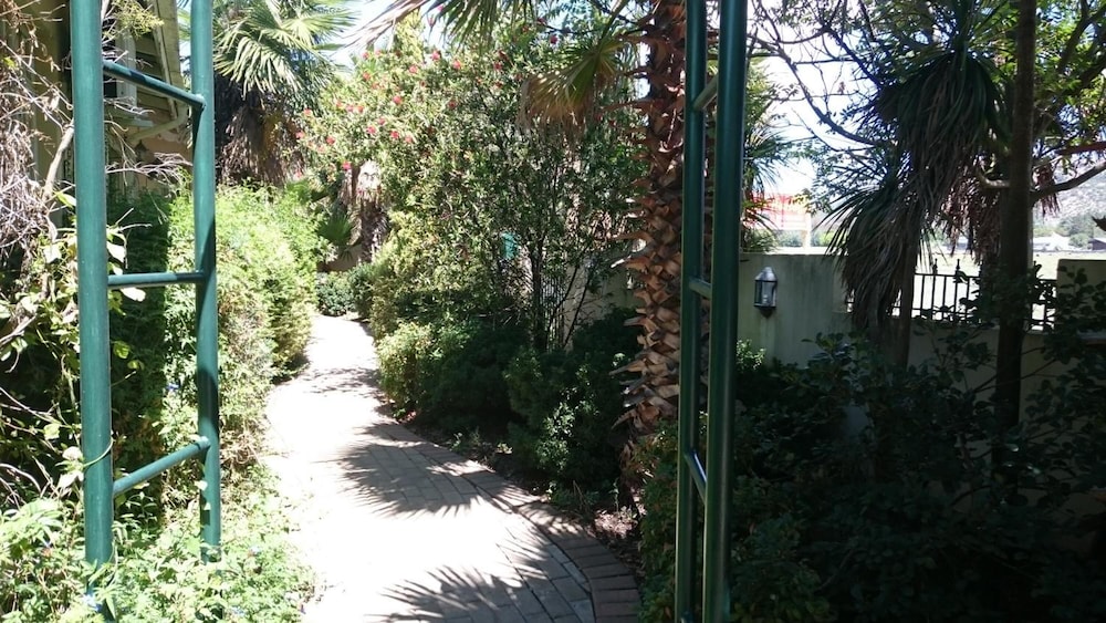Ladybrand Guest House 33/50