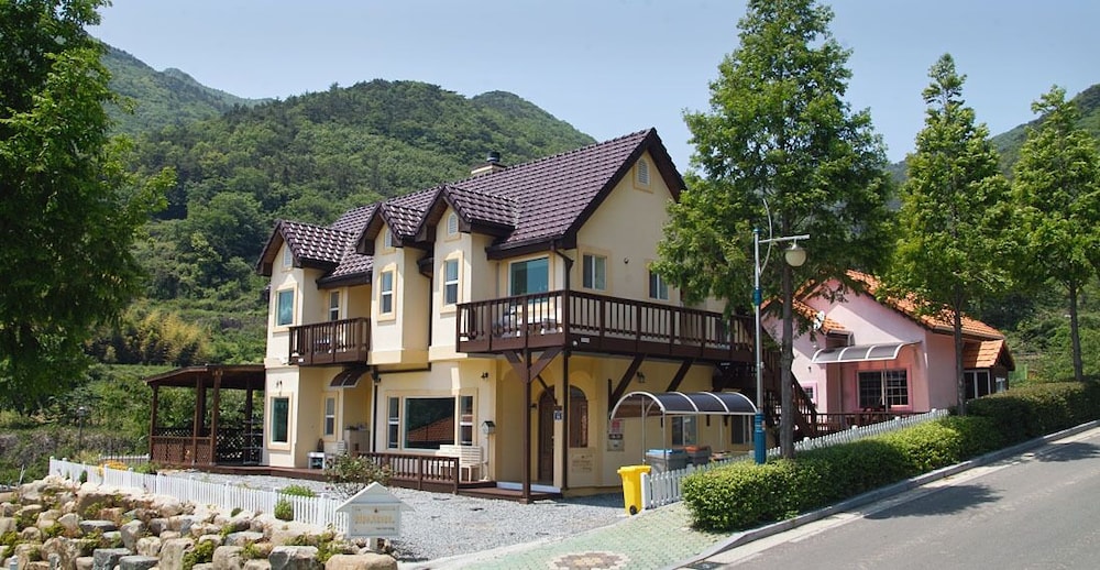 Namhae U.S. Town Bins House Pension 3/37