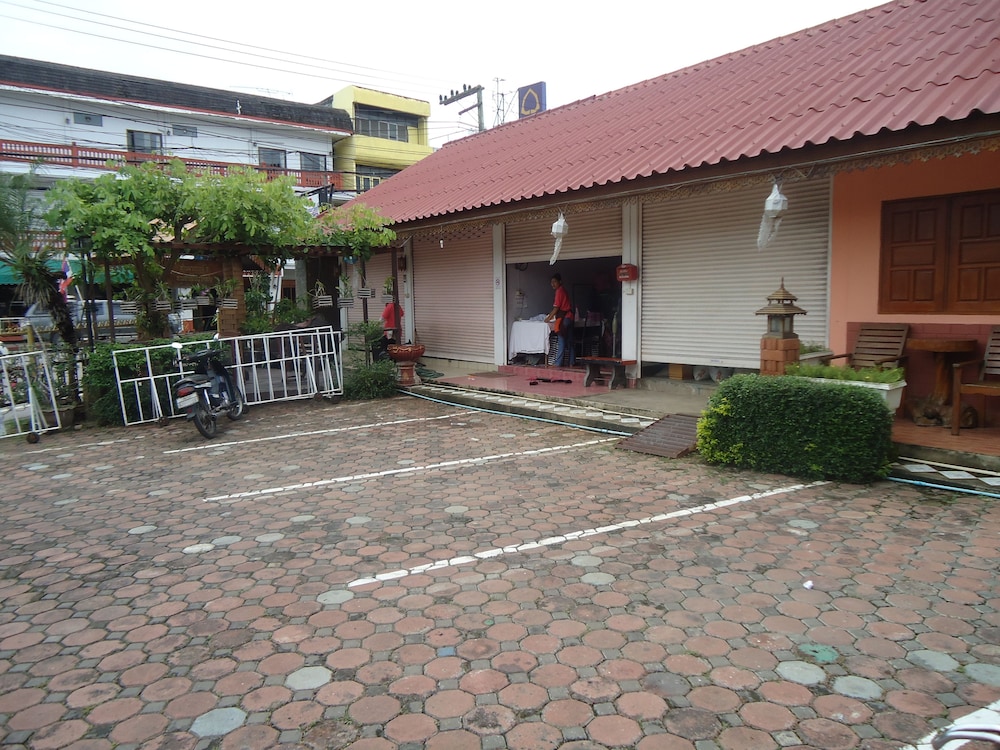 Ngamta Hotel 60/65