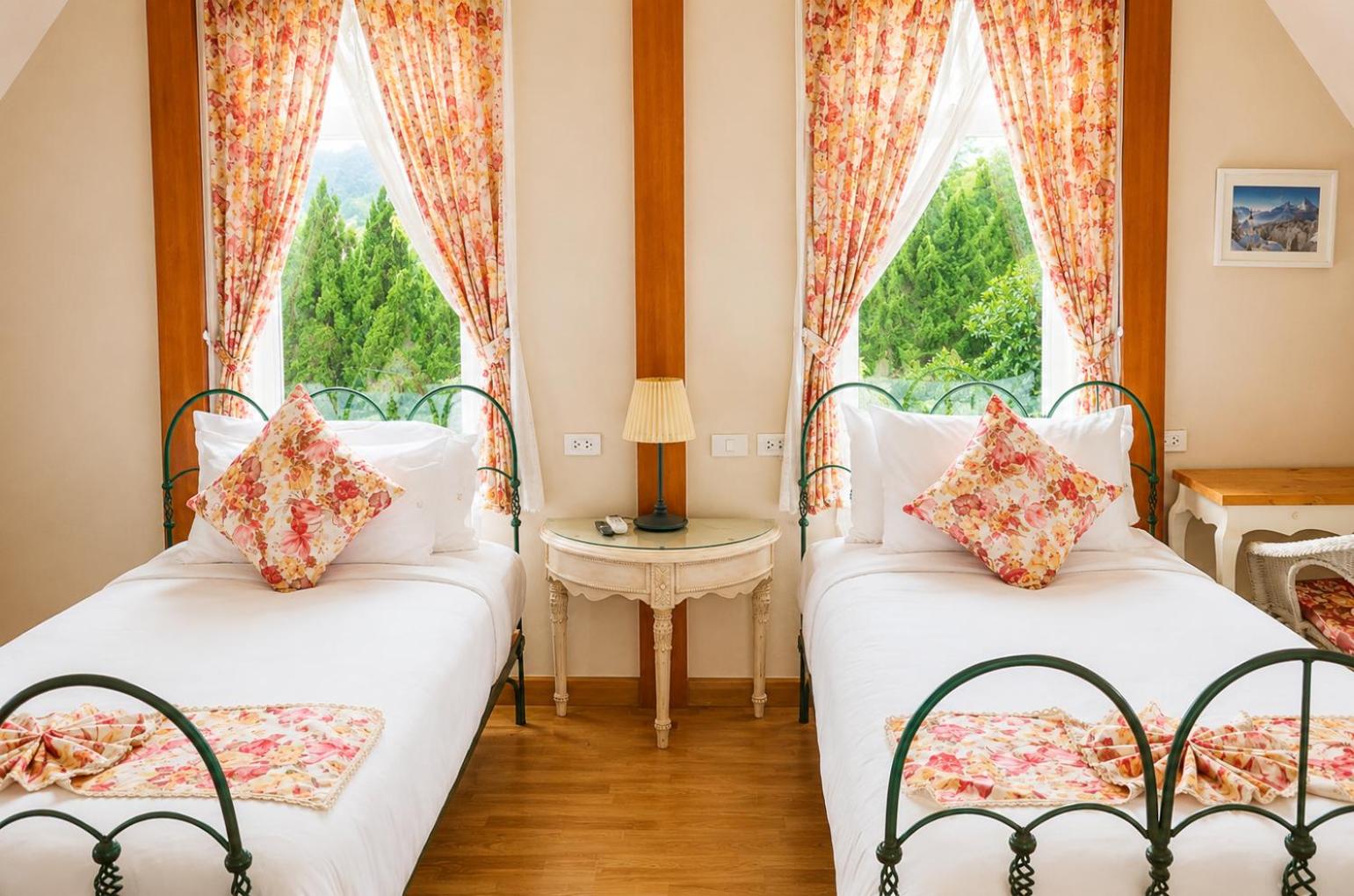 Hillsborough The English Country House 12/50
