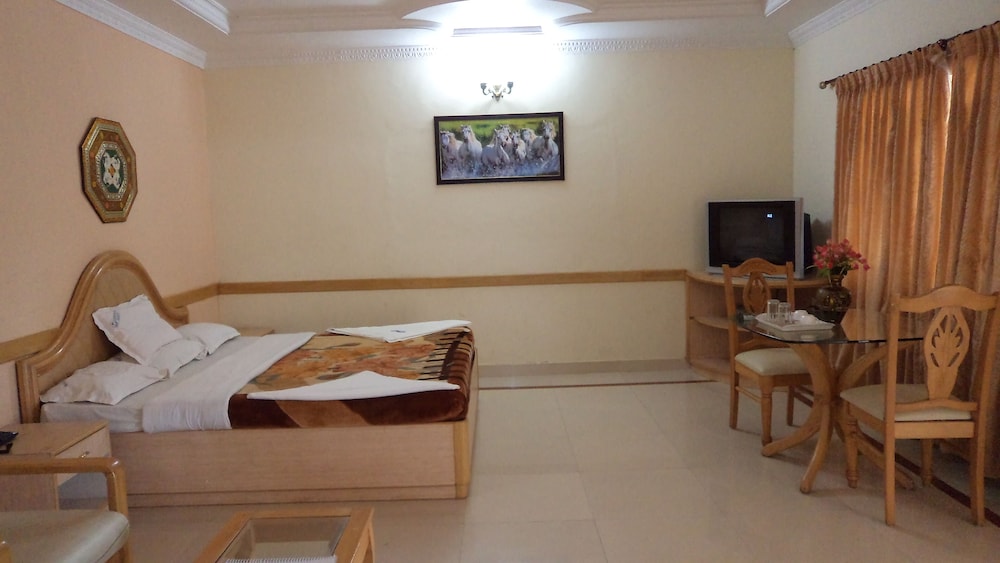 KISHKINDA HERITAGE RESORT 6/50