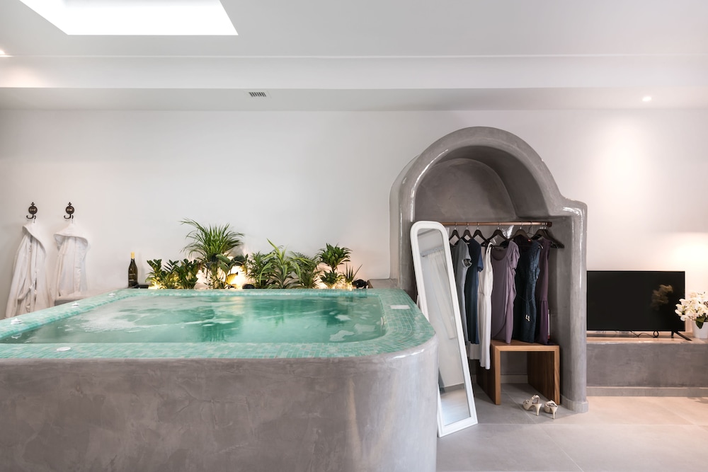 Elements Of Caldera Suites 24/50