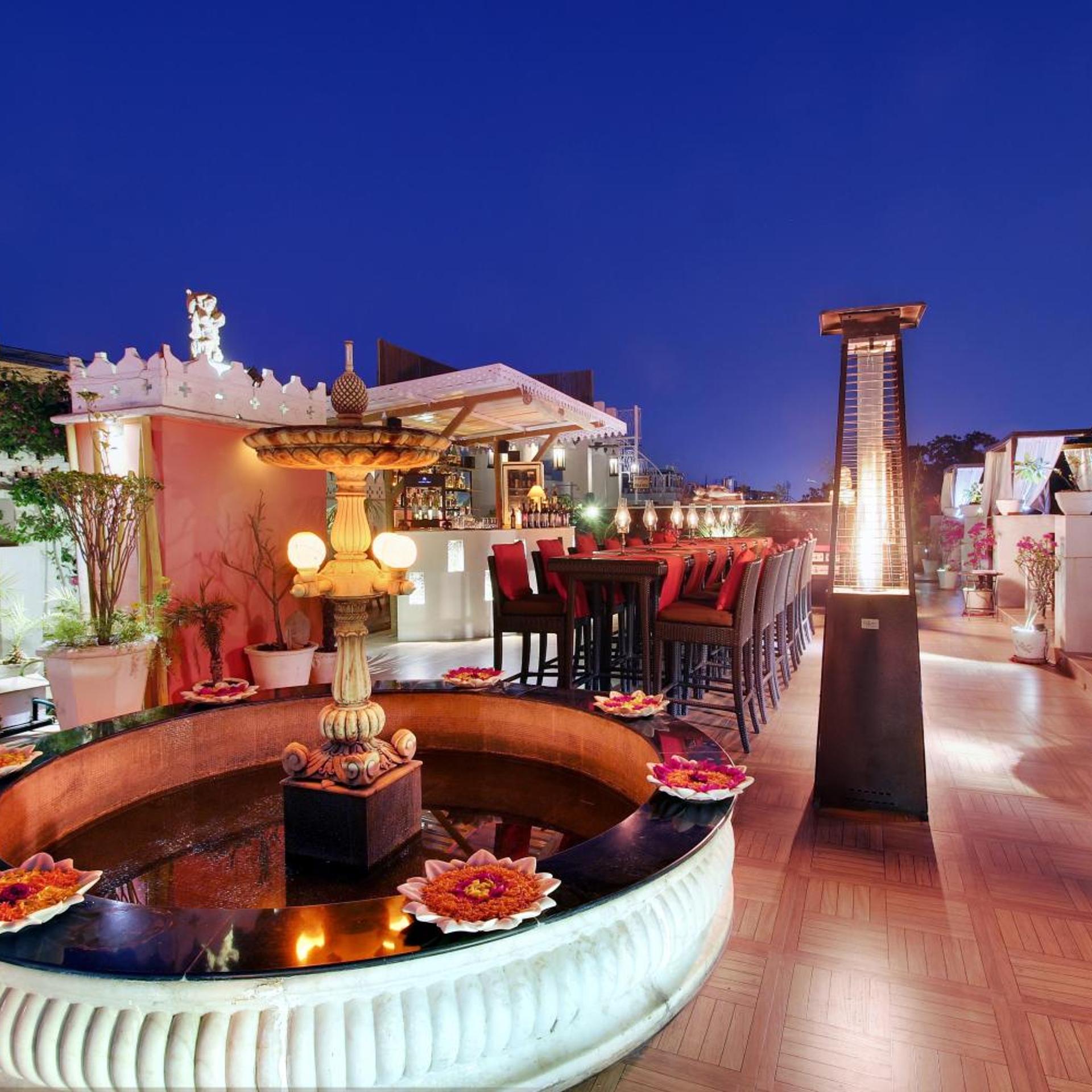 Lake Pichola Hotel 22/25