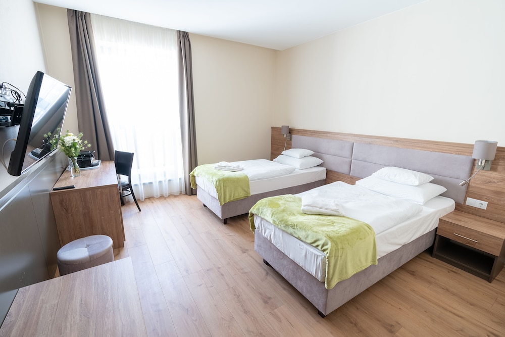 D50 Hotel 9/40