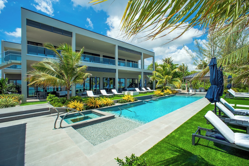 Black Urchin Boutique Resort 59/65