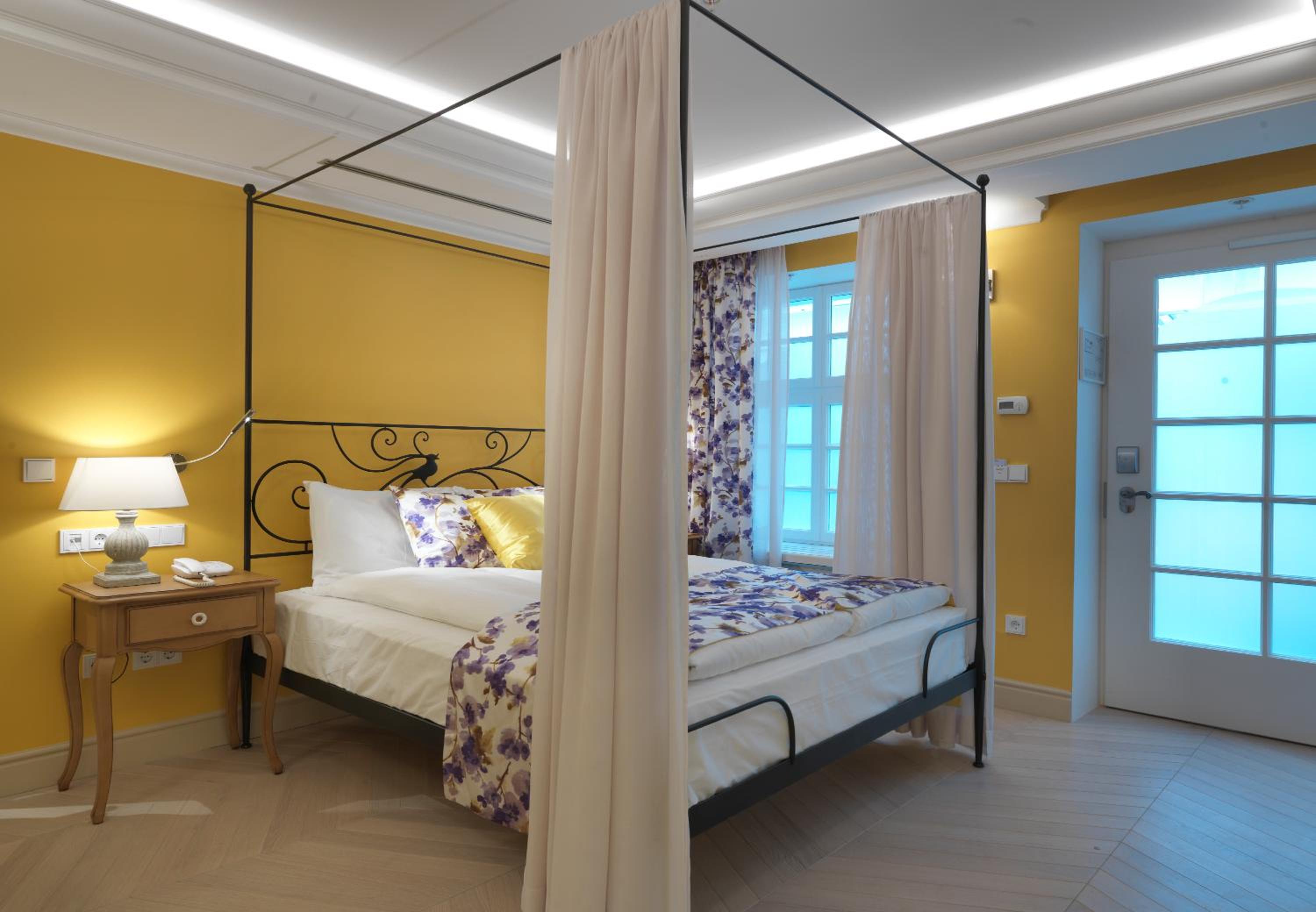 SUPERIOR, DOUBLE BED
