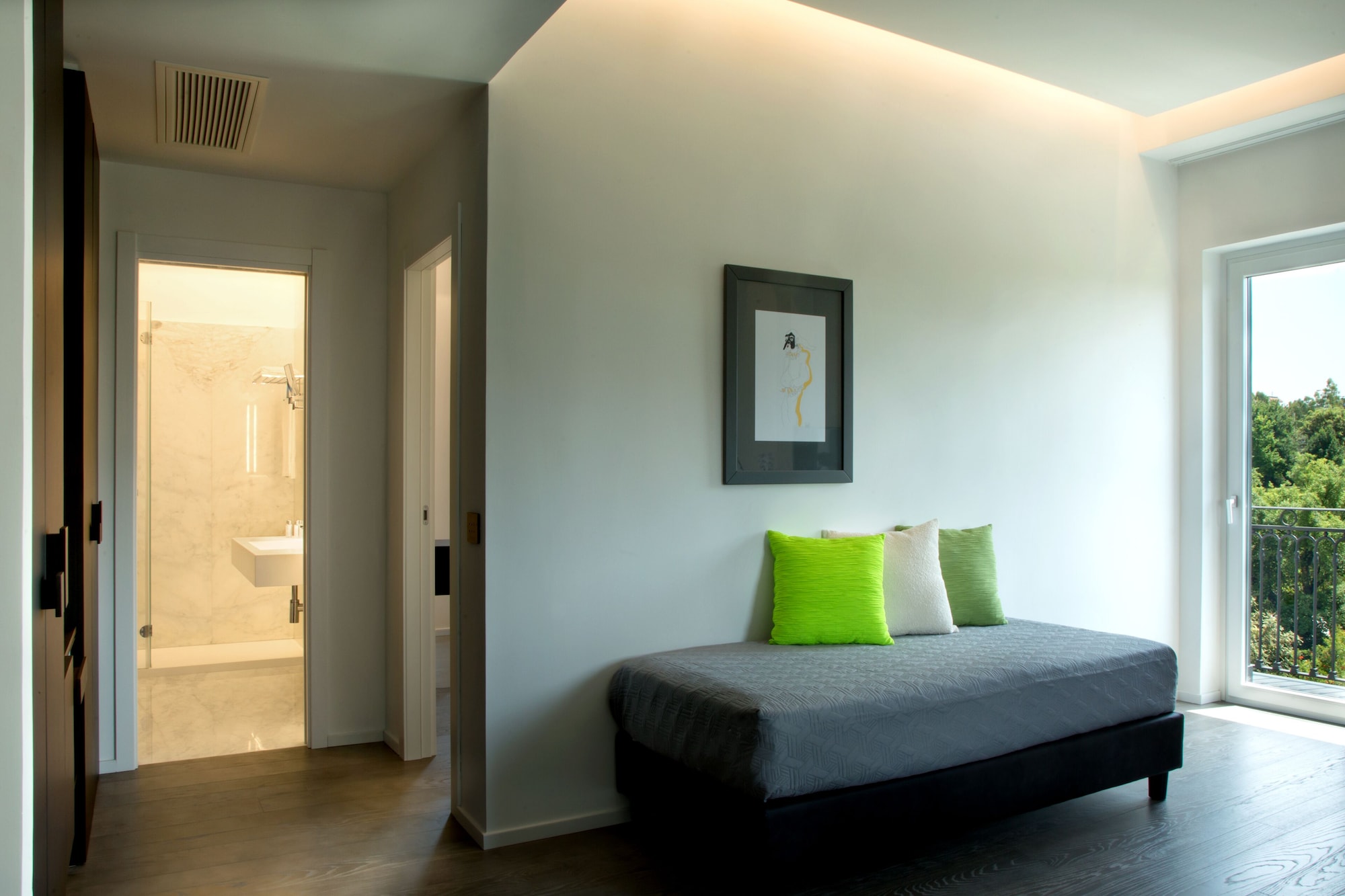1 Bedroom, Tower, Junior Suite, 1 Queen and 1 Single Bed