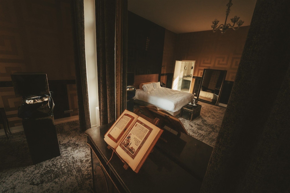 CHATEAU DE LA BARGE 11/22