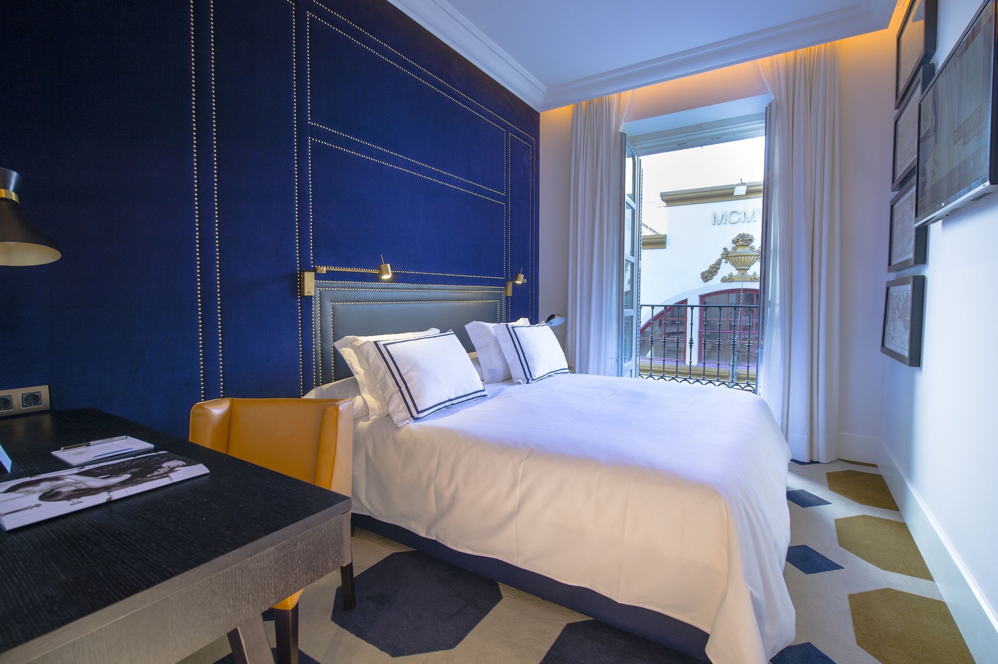 SUPERIOR, SINGLE, DOUBLE BED