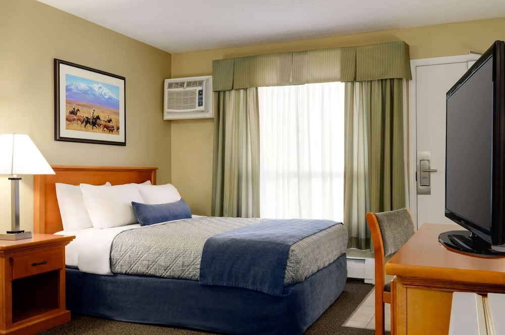 Travelodge by Wyndham Edson 2409079 Alberta Ltd. 19/53
