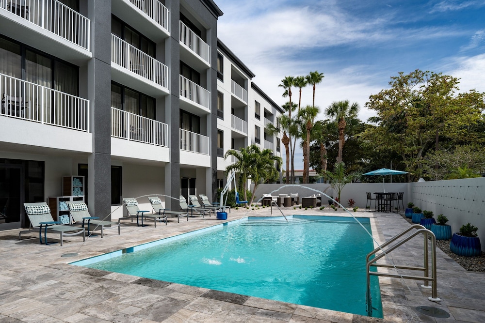 Courtyard By Marriott Naples 5/50
