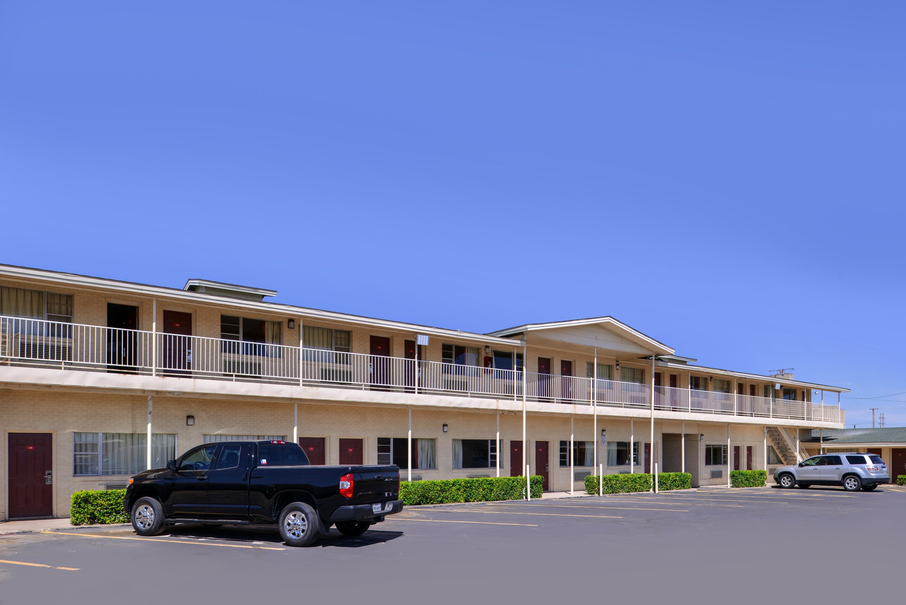 Scottish Inns & Suites 41/46