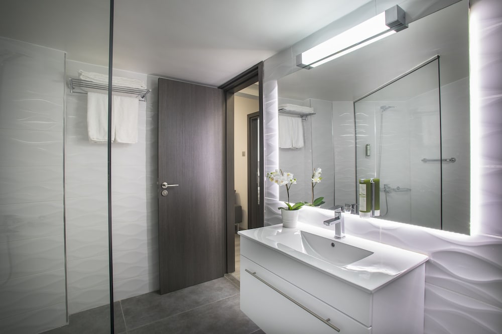 Blazer Residence 53/56