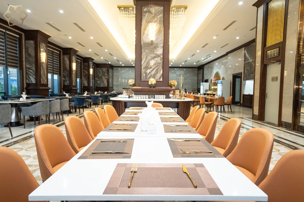 Cua Dong Luxury Hotel 58/70