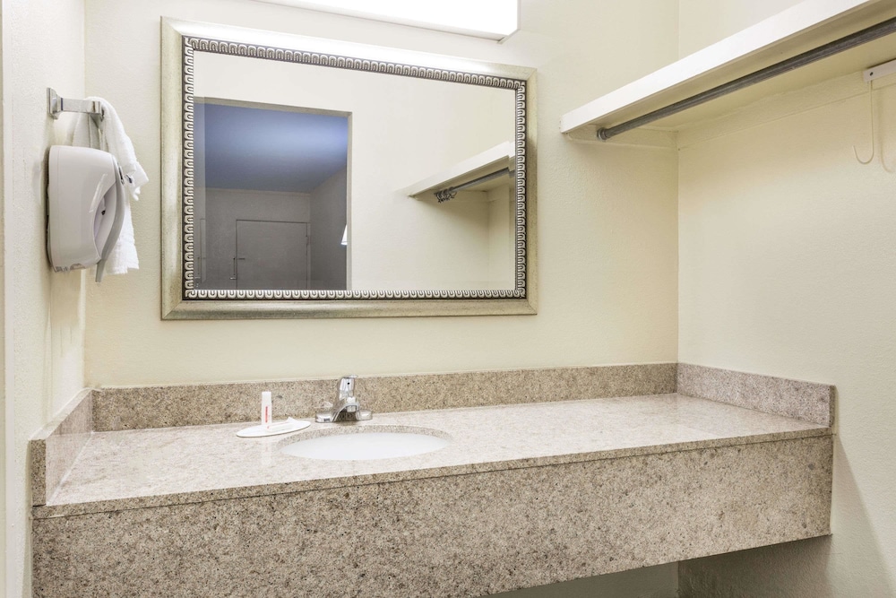 Motel6 Forsyth, GA – Tift College 18/38
