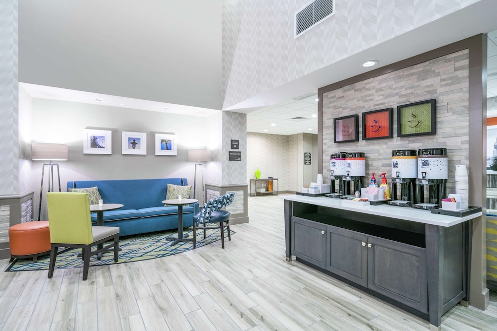 Hampton Inn & Suites Glenarden/Washington DC 11/40