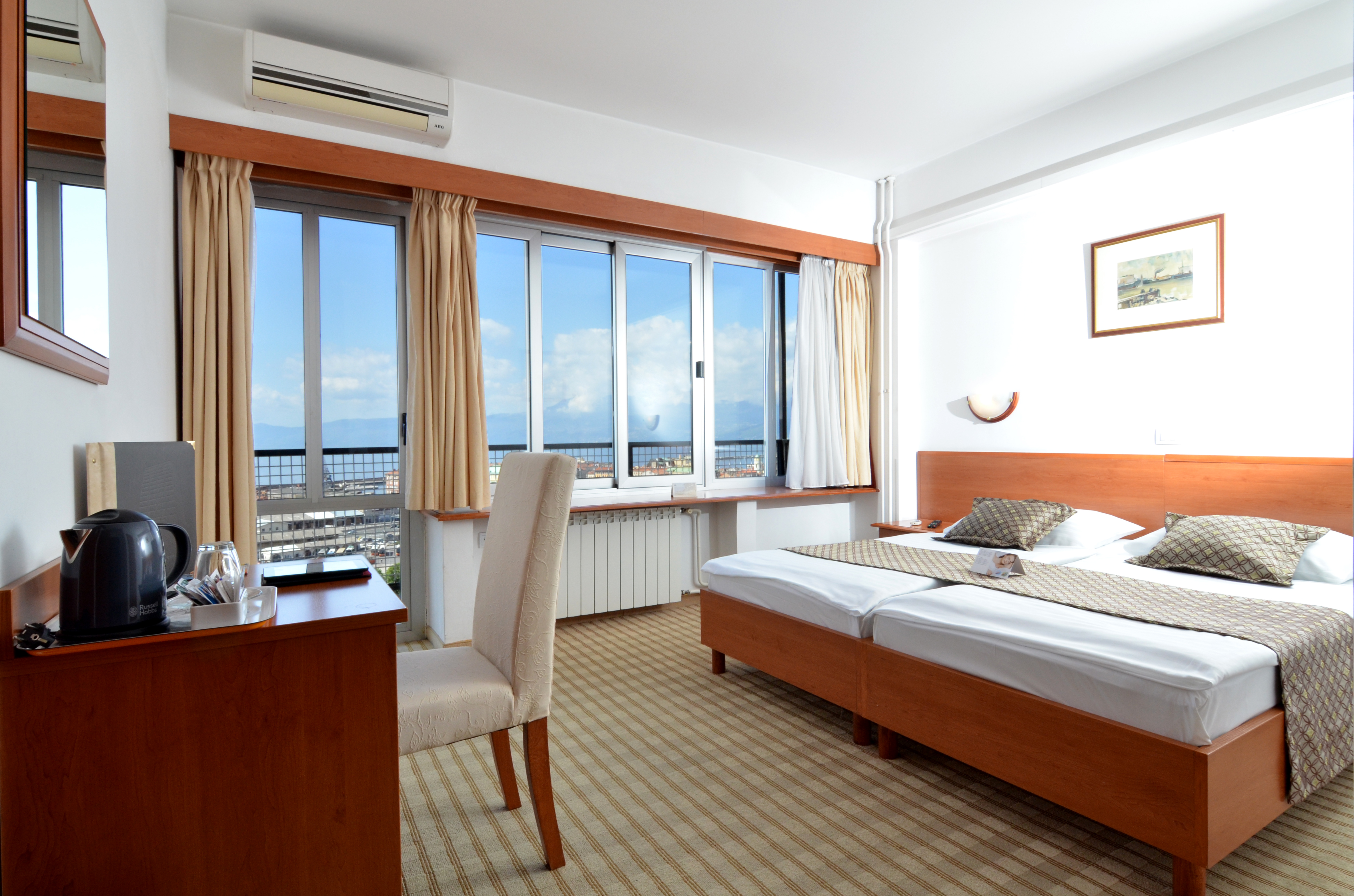 غرفة قياسية بسرير مزدوج أو سريرين منفصلين، Hotel Neboder 3/8