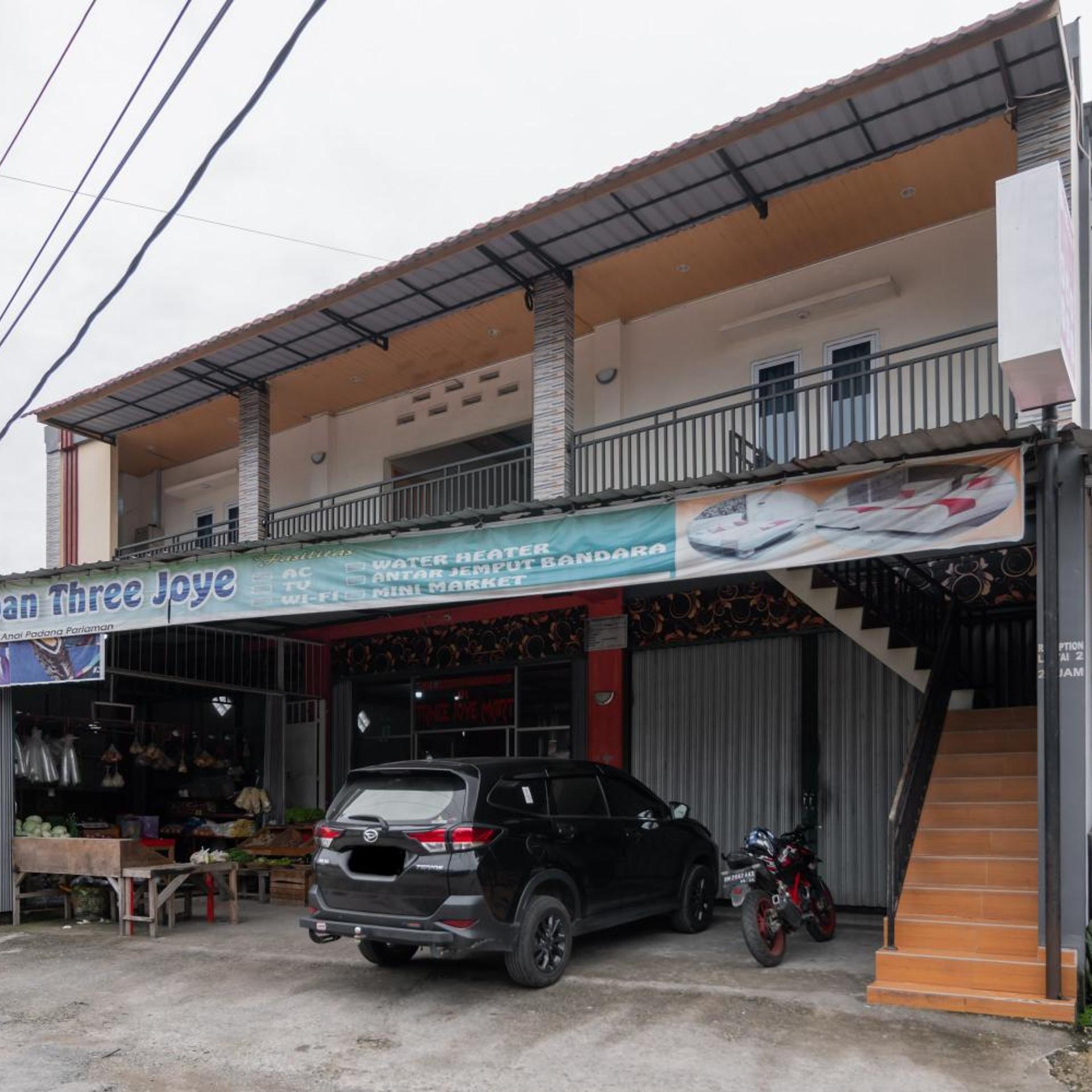 OYO 1648 Penginapan Three Joye 5/47