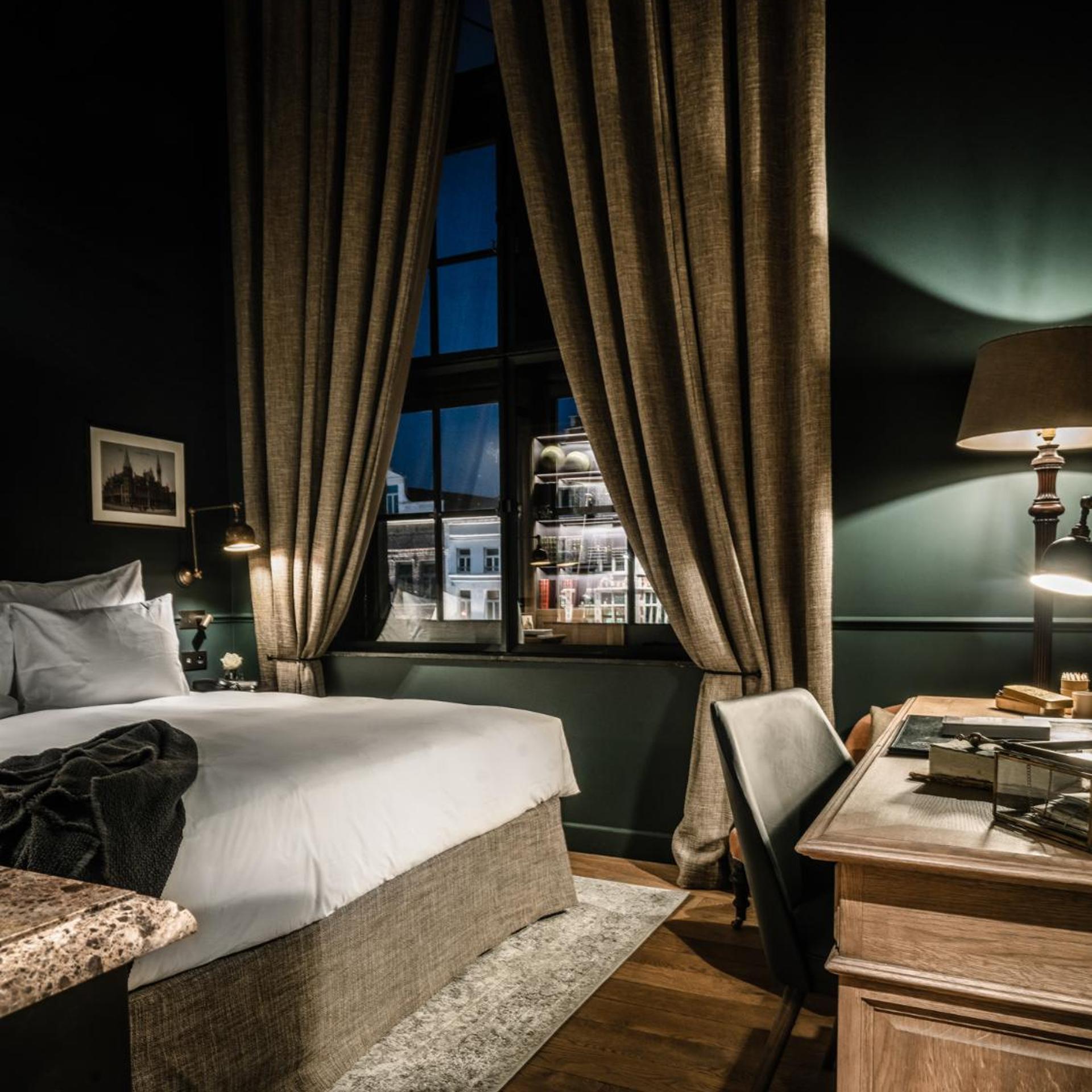 DUPLEX, KING BED