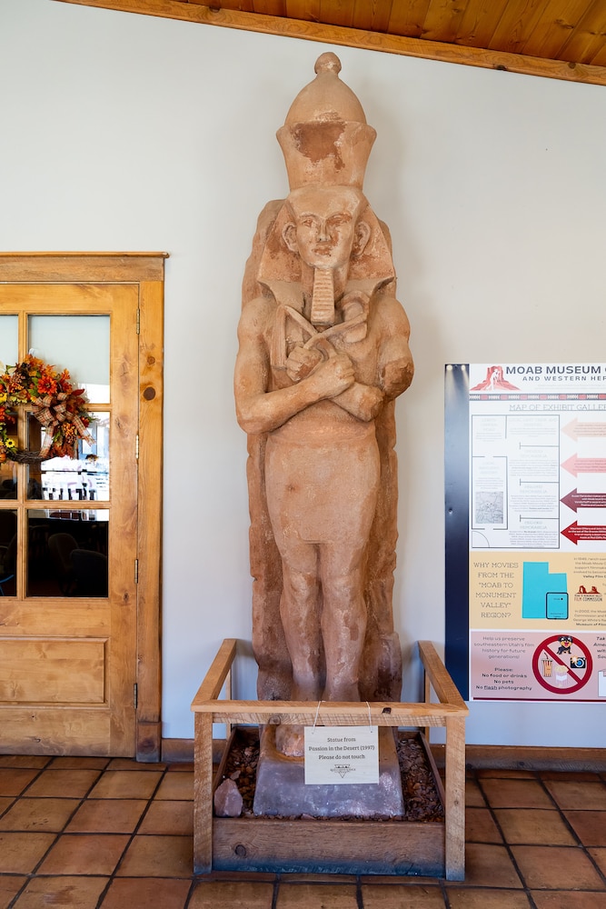 Red Cliffs Lodge 8/46