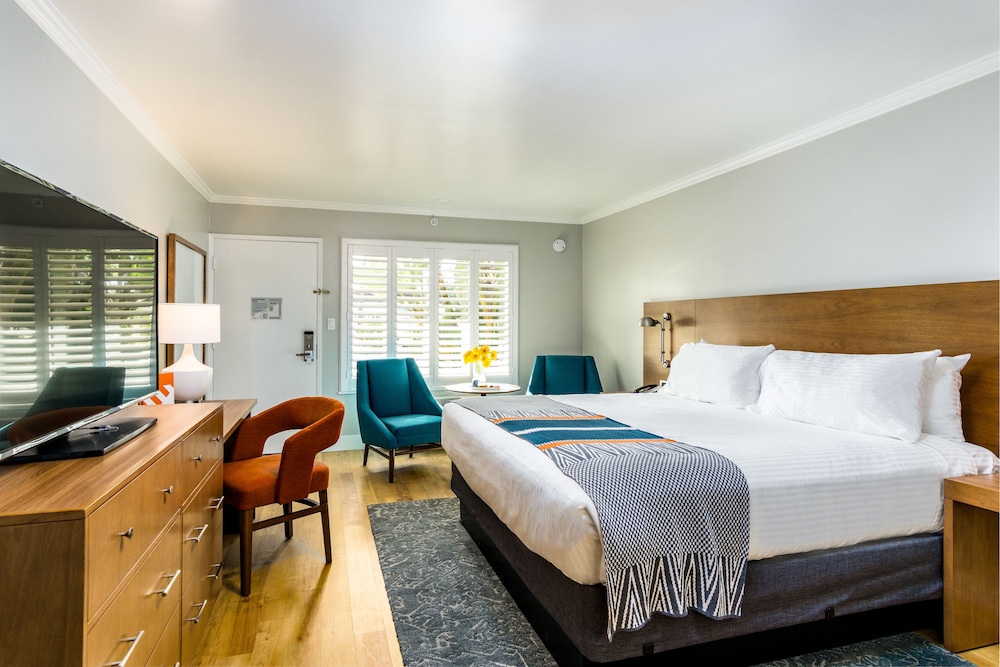 Town and Country Resort 28/80