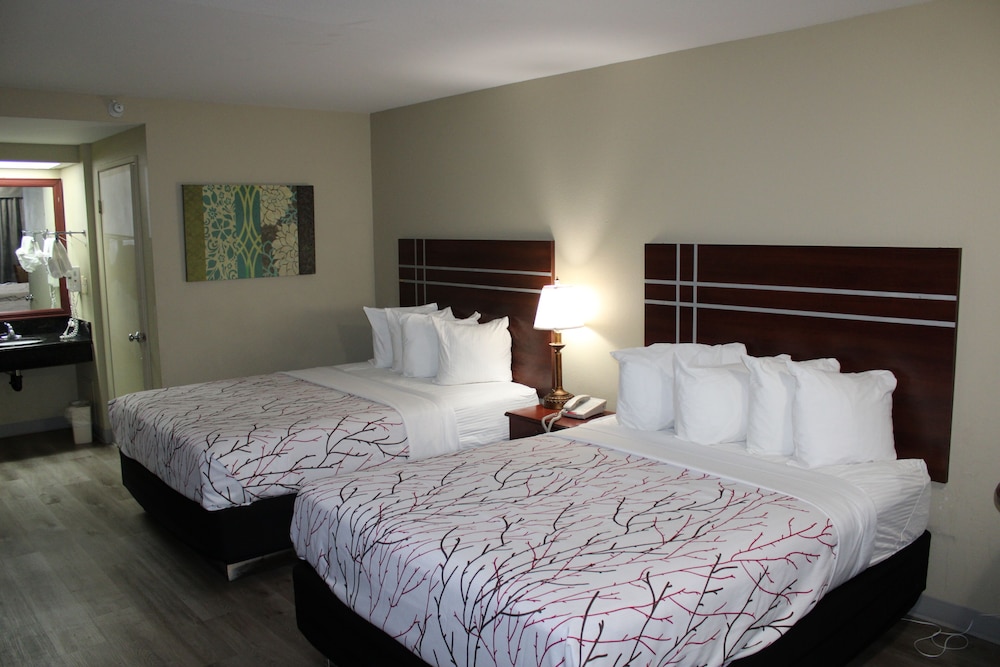 Rancho San Diego Inn and Suites (Ex SureStay Plus Hotel by Best Western El Cajon) 19/39