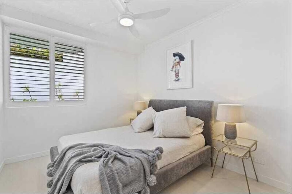 Swell Resort Burleigh Beach 23/50